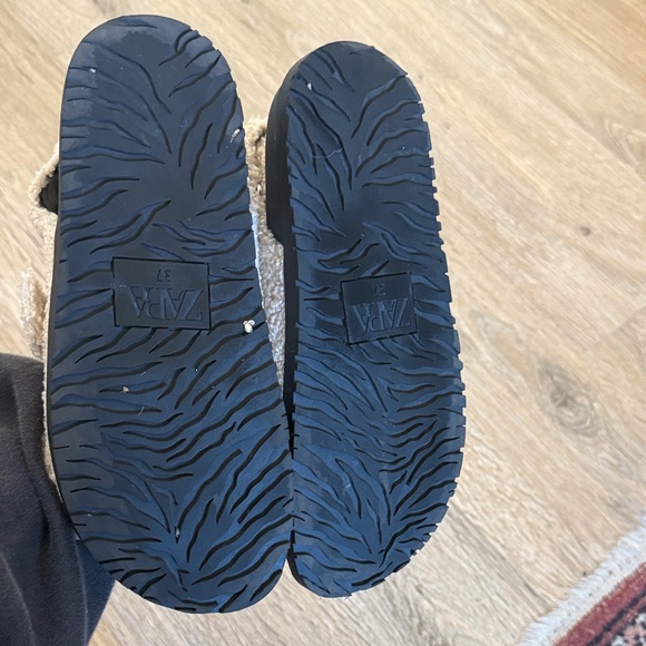 ZARA /  Sherpa Sandals w/ Velcro Back Strap - Picture 9 of 10